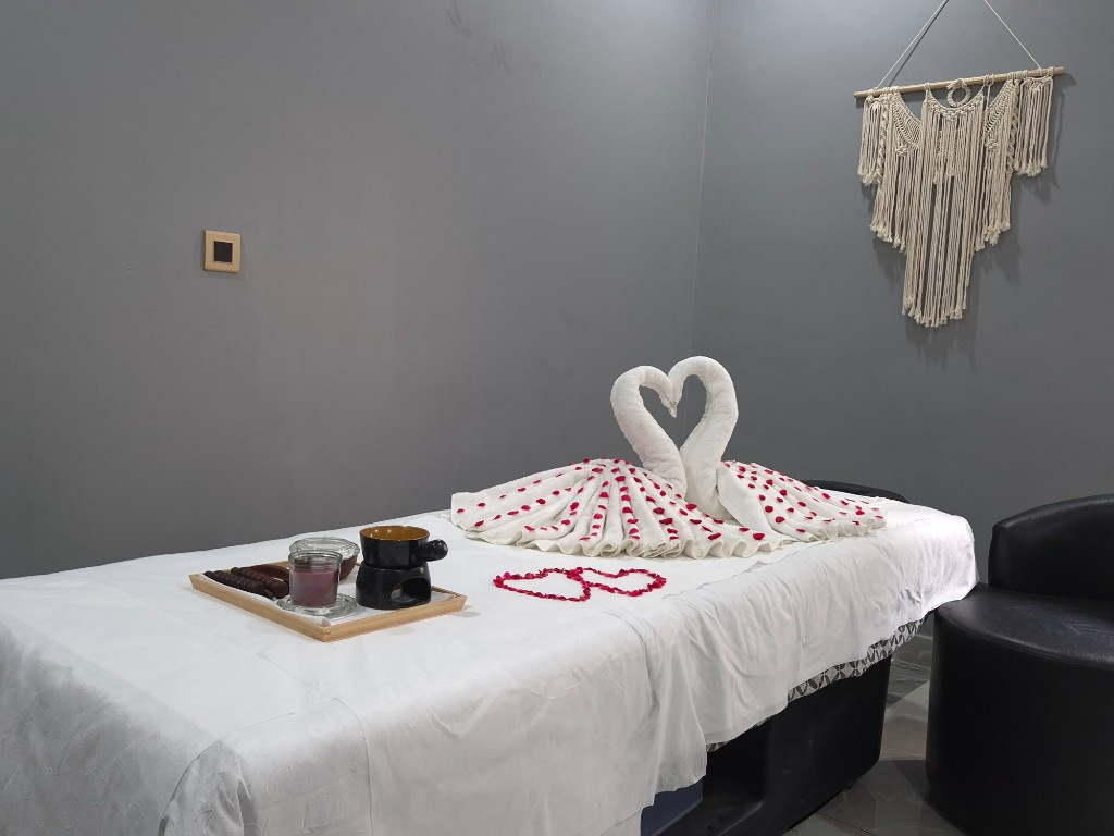Luxury couple spa in Gachibowli, Hyderabad